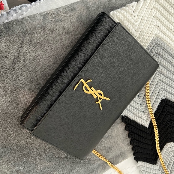 KATE MEDIUM CHAIN BAG IN GRAIN DE POUDRE EMBOSSED LEATHER IN GOLD HARDWARE - Picture 1 of 5